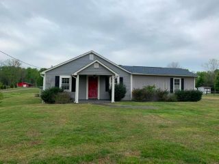 Foreclosed Home - 975 Farmington Rd, 27028