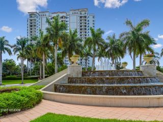 Foreclosed Home - 1060 Borghese Ln Apt 503, 34114
