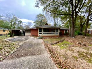 Foreclosed Home - 1314 8th St S, 36869