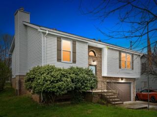 Foreclosed Home - 3324 CARRIE DR, 37042