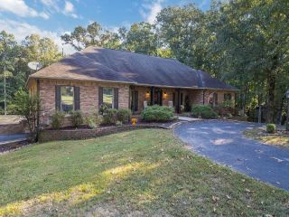 Foreclosed Home - 108 LONNIE HOLT RD, 38355