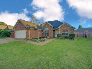 Foreclosed Home - 208 MEADOWLARK CV, 38355