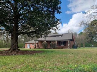Foreclosed Home - 408 Fernwood Drive, 39206