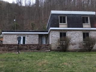 Foreclosed Home - 628 Spradlin Br, 41653