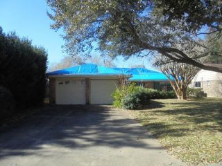 Foreclosed Home - 2821 N Remington Dr, 77515