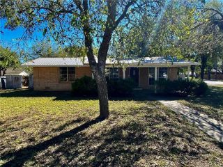 Foreclosed Home - 400 E Gramman St, 78102