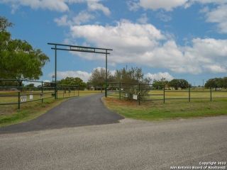 Foreclosed Home - 15645 SAINT HEDWIG RD, 78152
