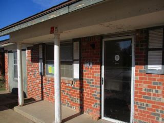 Foreclosed Home - 826 Avenue K, 79045