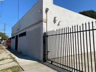 Foreclosed Home - 220 S 6TH ST, 94804